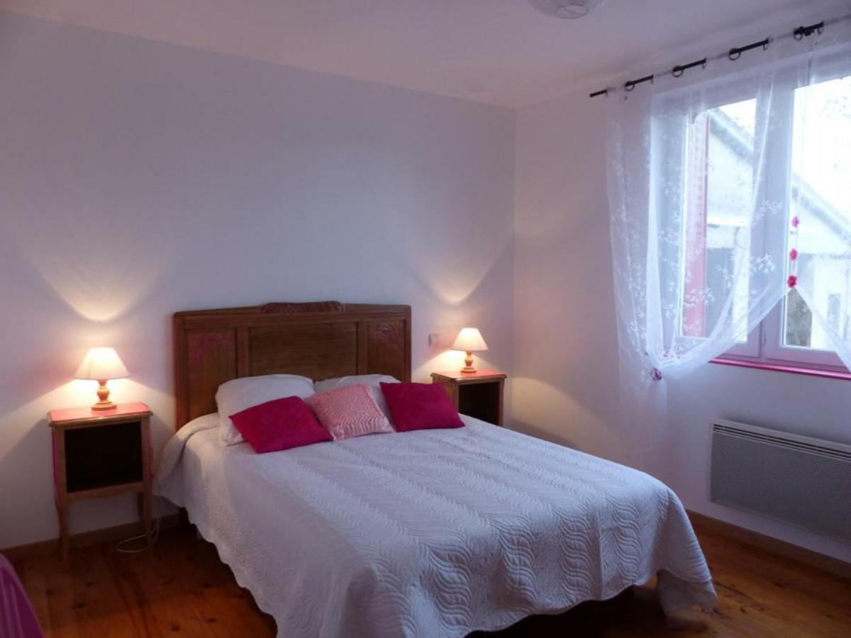Maison Renovee Avec Cour Privee, Proche De Gannat, 3 Chambres, Animaux Acceptes, Equipements Modernes. - Fr-1-489-37 Poezat Εξωτερικό φωτογραφία